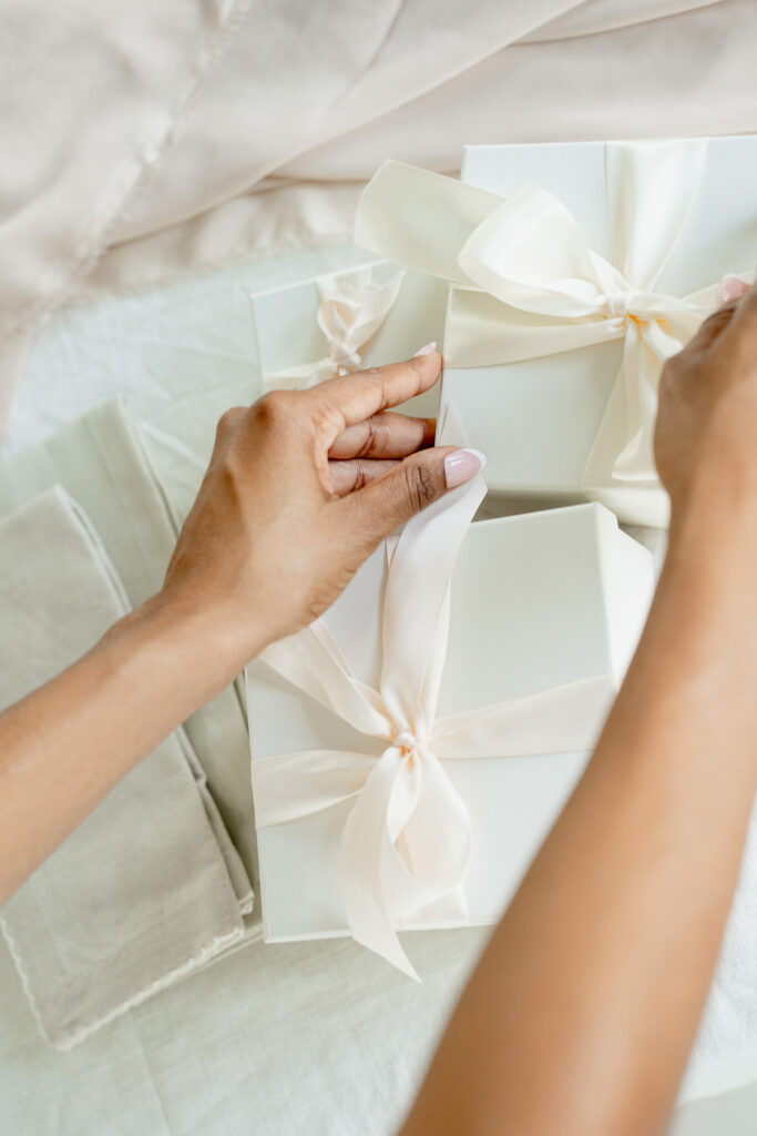 Winter wedding gift wrtapping